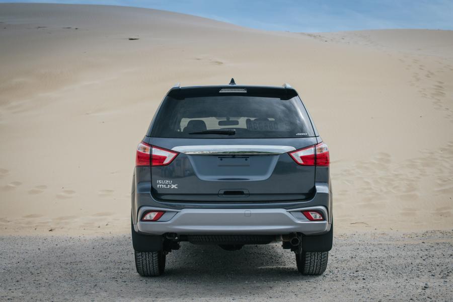  Isuzu MU-X 2018 года  (ZA) (фото 4 из 40)